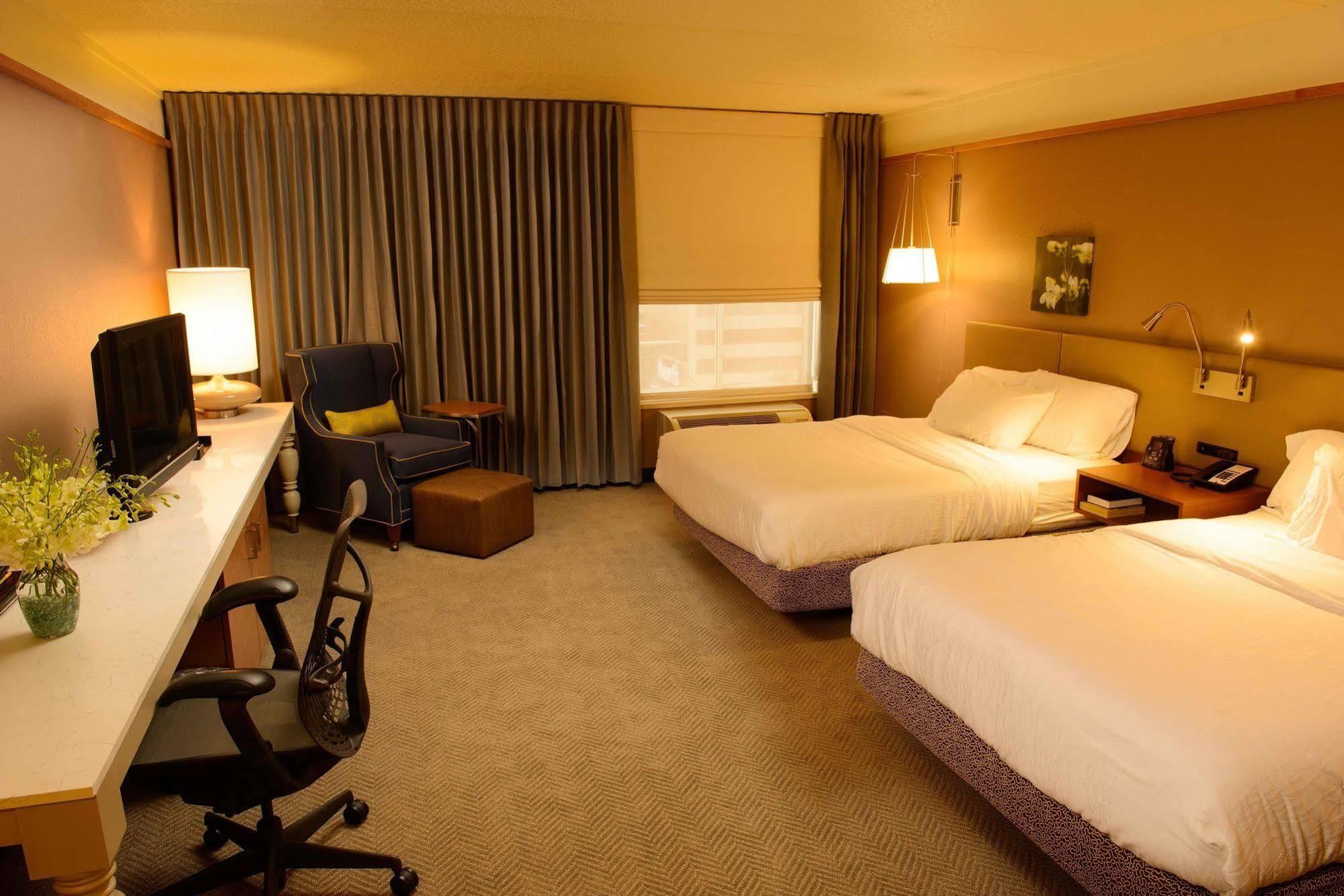 Hilton Garden Inn Rochester Downtown Bagian luar foto