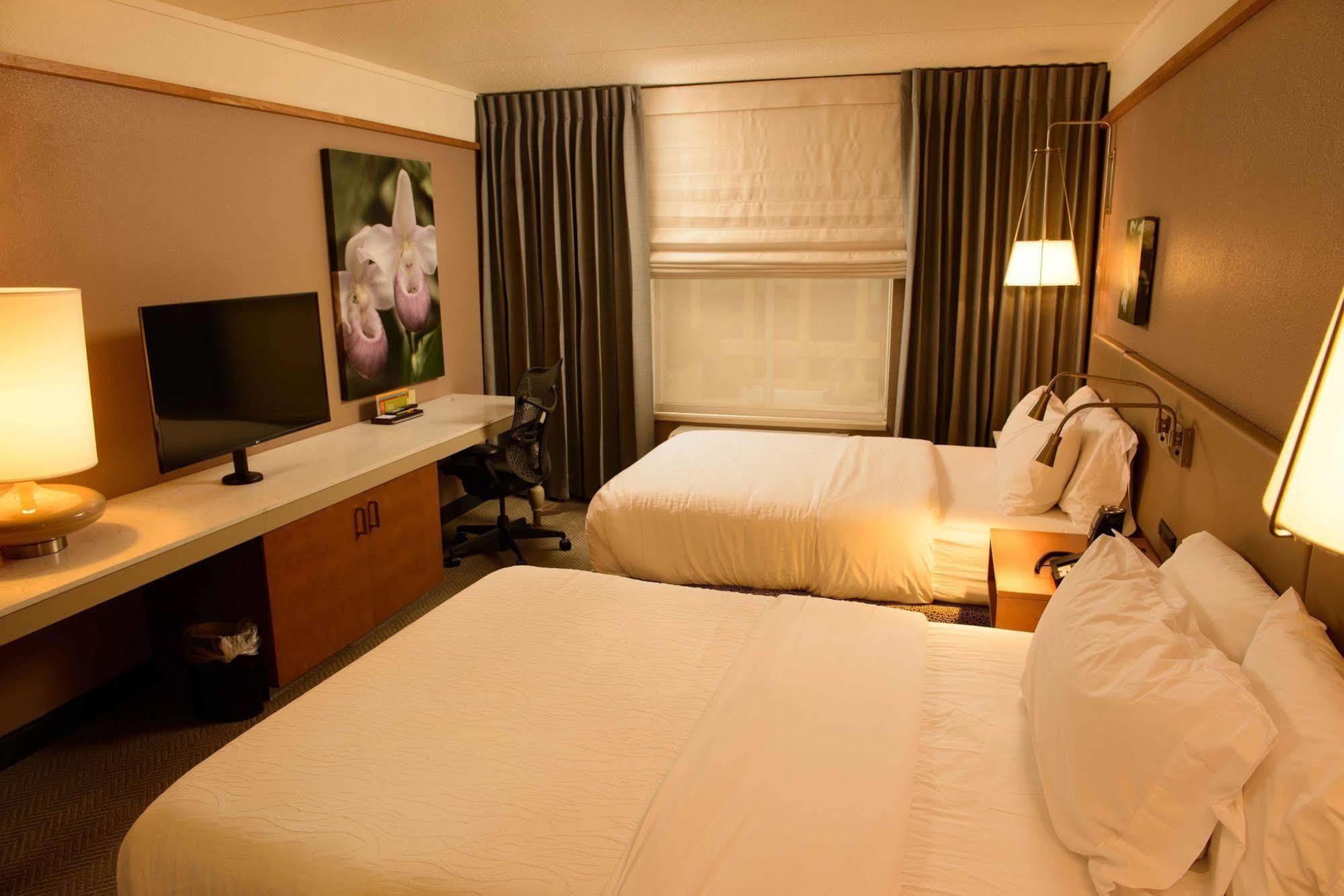 Hilton Garden Inn Rochester Downtown Bagian luar foto